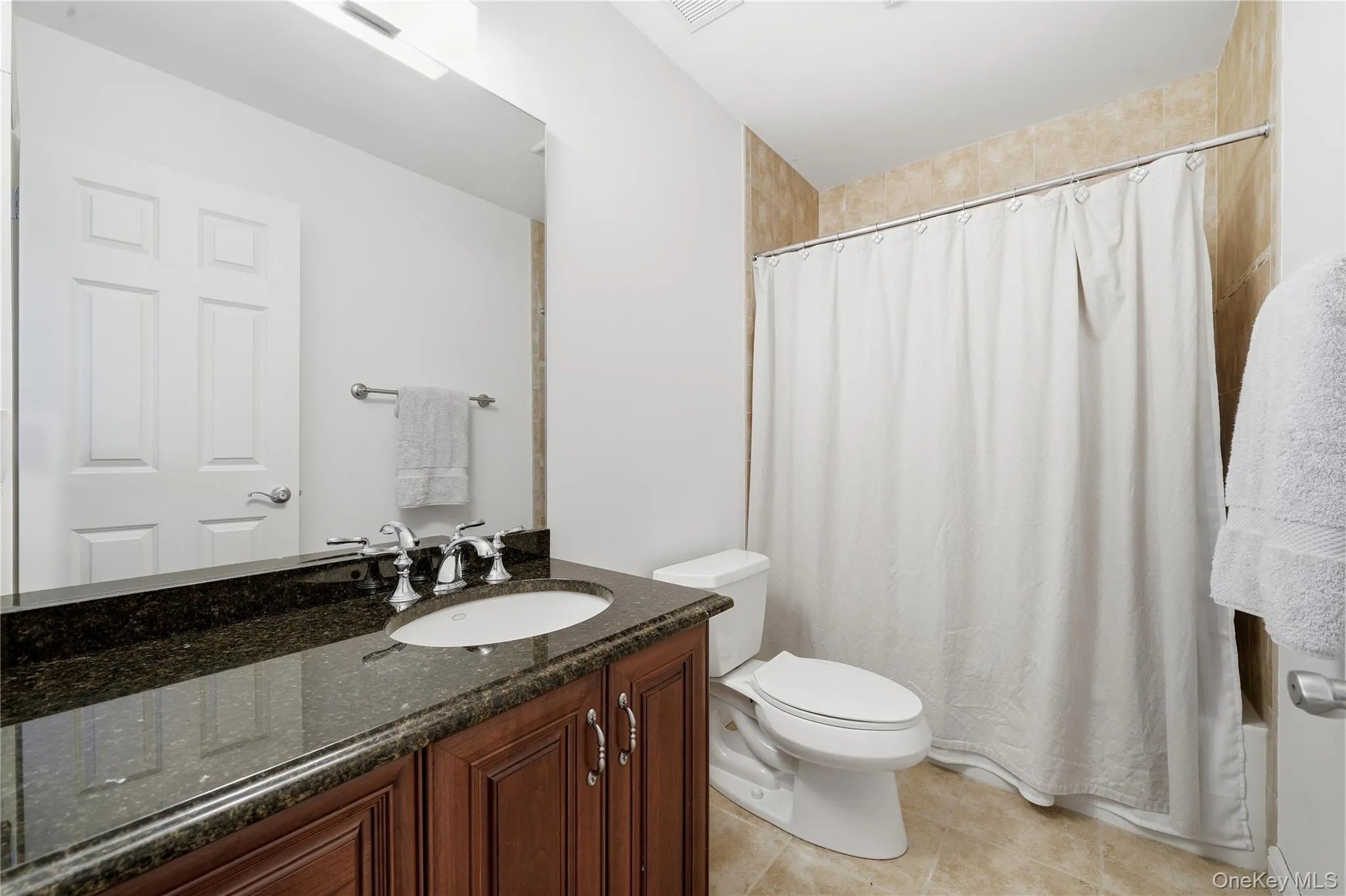5 Daniels Way, Islip, NY, 3 Bedrooms Bedrooms, 7 Rooms Rooms,3 BathroomsBathrooms,Residential,For Rent,Daniels,0,1013697 5 Daniels Way, Islip, NY, 3 Bedrooms Bedrooms, 7 Rooms Rooms,3 BathroomsBathrooms,Residential,For Rent,Daniels,0,1013697