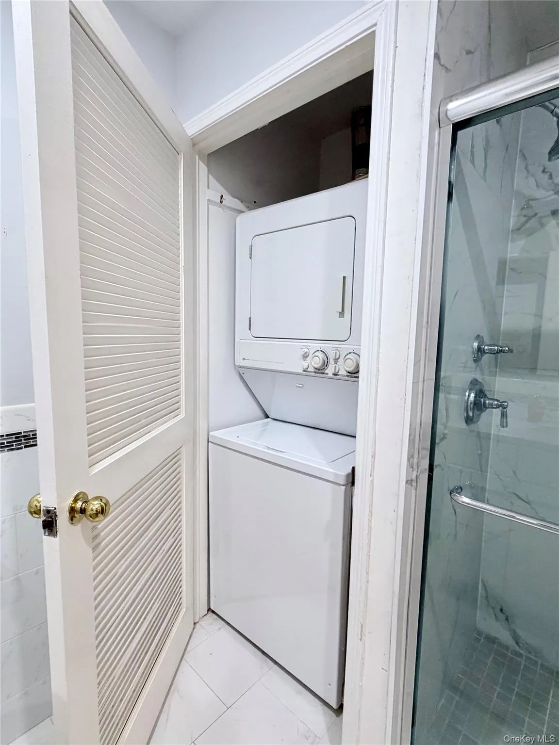 20 Foxwood Drive, Mount Pleasant, NY, 1 Bedroom Bedrooms, 5 Rooms Rooms,1 BathroomBathrooms,Residential,For Rent,Foxwood,0,KEY1013700 20 Foxwood Drive, Mount Pleasant, NY, 1 Bedroom Bedrooms, 5 Rooms Rooms,1 BathroomBathrooms,Residential,For Rent,Foxwood,0,KEY1013700