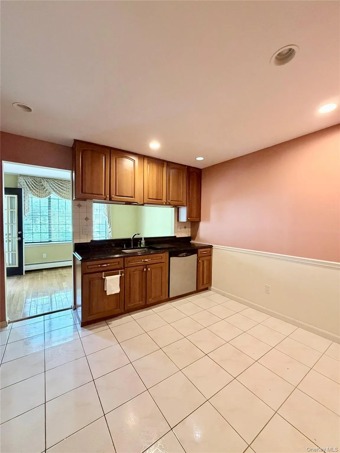 20 Foxwood Drive, Mount Pleasant, NY, 1 Bedroom Bedrooms, 5 Rooms Rooms,1 BathroomBathrooms,Residential,For Rent,Foxwood,0,KEY1013700 20 Foxwood Drive, Mount Pleasant, NY, 1 Bedroom Bedrooms, 5 Rooms Rooms,1 BathroomBathrooms,Residential,For Rent,Foxwood,0,KEY1013700