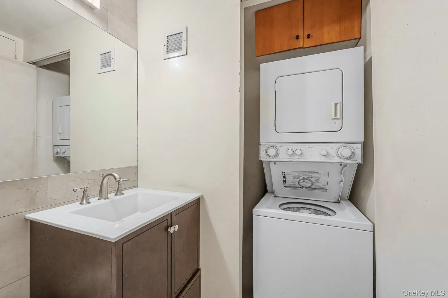 160 66th Street, New York, NY, 3 Bedrooms Bedrooms, 6 Rooms Rooms,3 BathroomsBathrooms,Residential,For Rent,66th,0,1013714 160 66th Street, New York, NY, 3 Bedrooms Bedrooms, 6 Rooms Rooms,3 BathroomsBathrooms,Residential,For Rent,66th,0,1013714