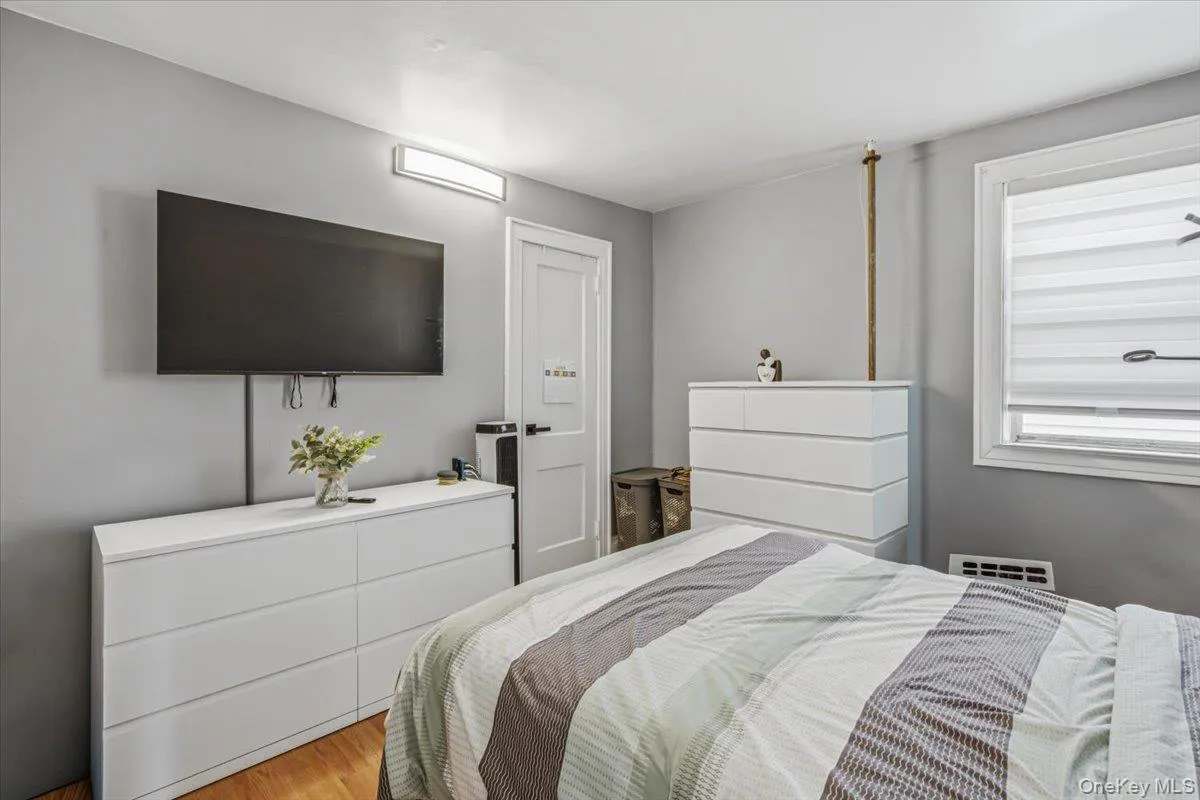 94-26 210th Street, New York, NY, 3 Bedrooms Bedrooms, 7 Rooms Rooms,1 BathroomBathrooms,Residential,For Rent,210th,0,1013715 94-26 210th Street, New York, NY, 3 Bedrooms Bedrooms, 7 Rooms Rooms,1 BathroomBathrooms,Residential,For Rent,210th,0,1013715