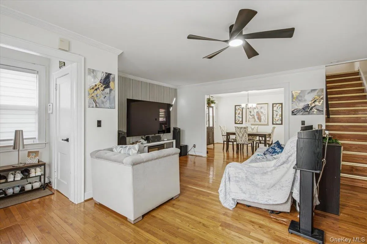 94-26 210th Street, New York, NY, 3 Bedrooms Bedrooms, 7 Rooms Rooms,1 BathroomBathrooms,Residential,For Rent,210th,0,1013715 94-26 210th Street, New York, NY, 3 Bedrooms Bedrooms, 7 Rooms Rooms,1 BathroomBathrooms,Residential,For Rent,210th,0,1013715