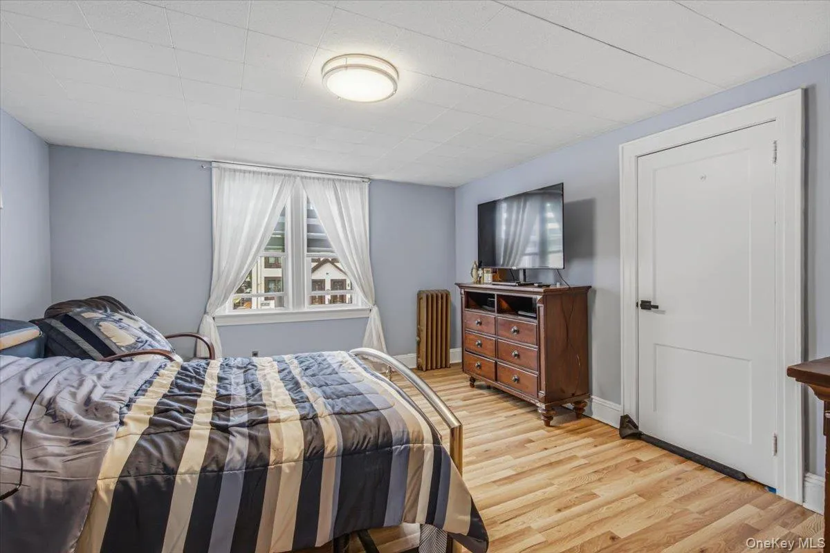 94-26 210th Street, New York, NY, 3 Bedrooms Bedrooms, 7 Rooms Rooms,1 BathroomBathrooms,Residential,For Rent,210th,0,1013715 94-26 210th Street, New York, NY, 3 Bedrooms Bedrooms, 7 Rooms Rooms,1 BathroomBathrooms,Residential,For Rent,210th,0,1013715