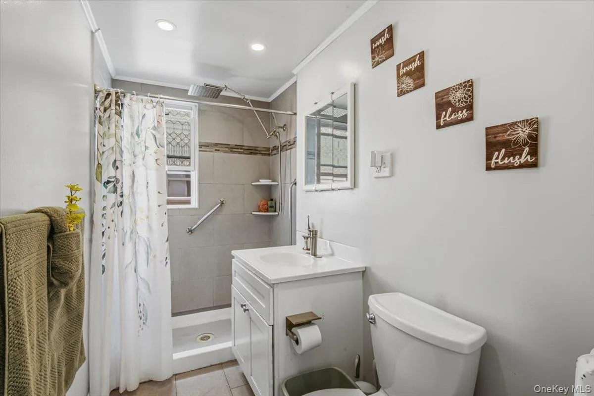 94-26 210th Street, New York, NY, 3 Bedrooms Bedrooms, 7 Rooms Rooms,1 BathroomBathrooms,Residential,For Rent,210th,0,1013715 94-26 210th Street, New York, NY, 3 Bedrooms Bedrooms, 7 Rooms Rooms,1 BathroomBathrooms,Residential,For Rent,210th,0,1013715