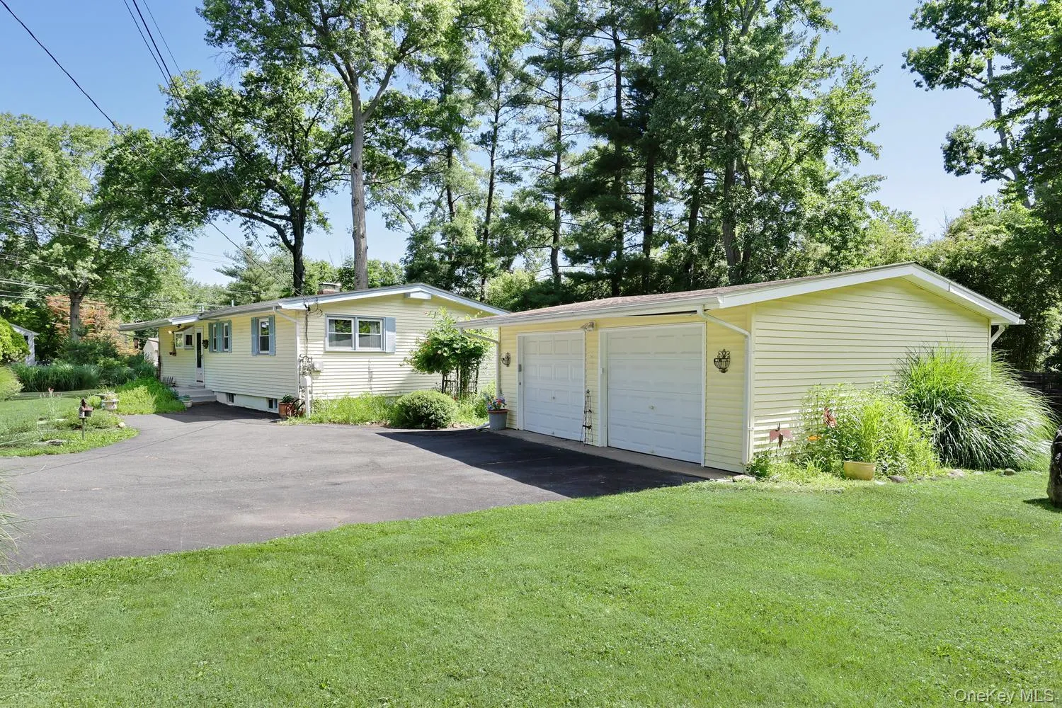 16 Heather Lane, Clarkstown, NY, 3 Bedrooms Bedrooms, 6 Rooms Rooms,2 BathroomsBathrooms,Residential,For Rent,Heather,0,1013716 16 Heather Lane, Clarkstown, NY, 3 Bedrooms Bedrooms, 6 Rooms Rooms,2 BathroomsBathrooms,Residential,For Rent,Heather,0,1013716