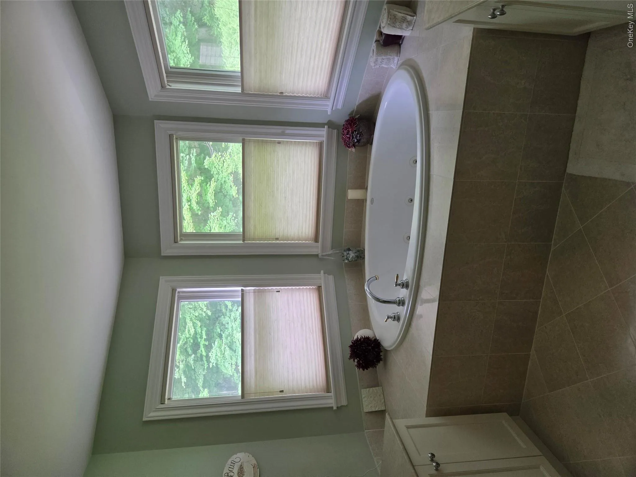 Cool jacuzzi, right? Cool jacuzzi, right?