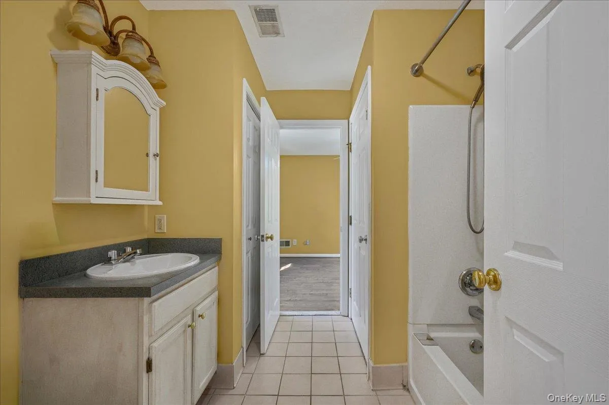 204 Mattituck Court, Huntington, NY, 2 Bedrooms Bedrooms, 4 Rooms Rooms,1 BathroomBathrooms,Residential,For Rent,Mattituck,0,1013735 204 Mattituck Court, Huntington, NY, 2 Bedrooms Bedrooms, 4 Rooms Rooms,1 BathroomBathrooms,Residential,For Rent,Mattituck,0,1013735