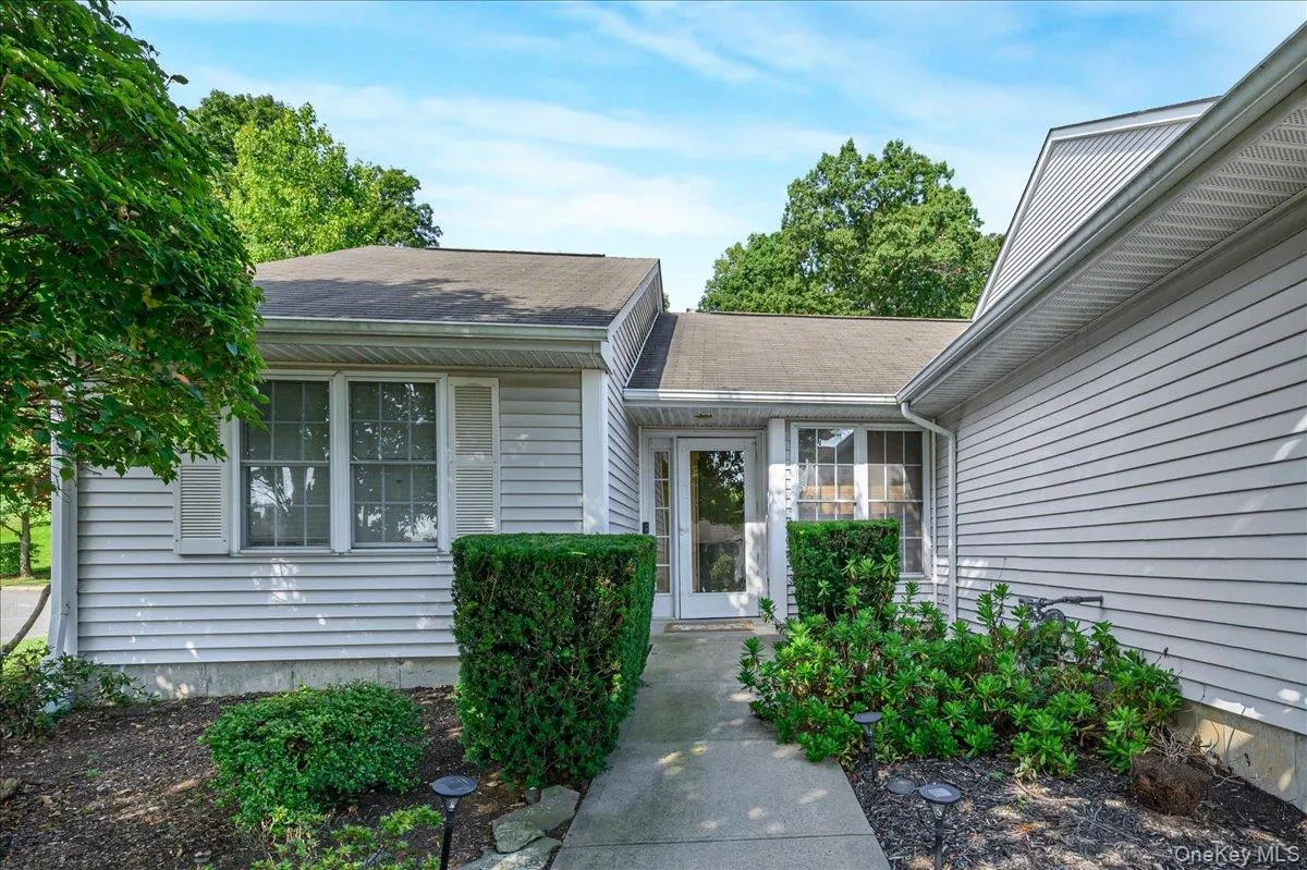 204 Mattituck Court, Huntington, NY, 2 Bedrooms Bedrooms, 4 Rooms Rooms,1 BathroomBathrooms,Residential,For Rent,Mattituck,0,1013735 204 Mattituck Court, Huntington, NY, 2 Bedrooms Bedrooms, 4 Rooms Rooms,1 BathroomBathrooms,Residential,For Rent,Mattituck,0,1013735