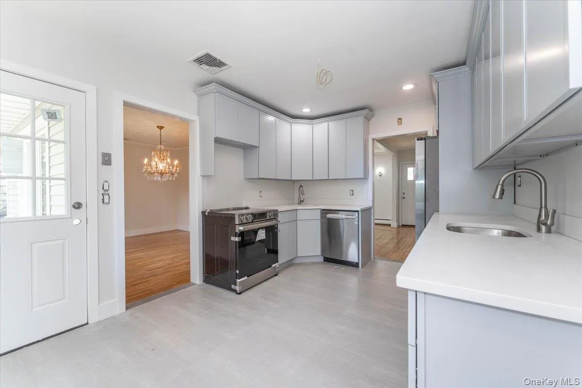 890 Carol Court, Hempstead, NY, 4 Bedrooms Bedrooms, 8 Rooms Rooms,3 BathroomsBathrooms,Residential,For Rent,Carol,0,1013740 890 Carol Court, Hempstead, NY, 4 Bedrooms Bedrooms, 8 Rooms Rooms,3 BathroomsBathrooms,Residential,For Rent,Carol,0,1013740