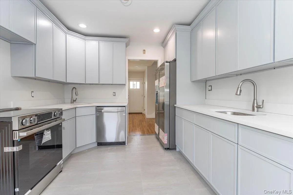 890 Carol Court, Hempstead, NY, 4 Bedrooms Bedrooms, 8 Rooms Rooms,3 BathroomsBathrooms,Residential,For Rent,Carol,0,1013740 890 Carol Court, Hempstead, NY, 4 Bedrooms Bedrooms, 8 Rooms Rooms,3 BathroomsBathrooms,Residential,For Rent,Carol,0,1013740