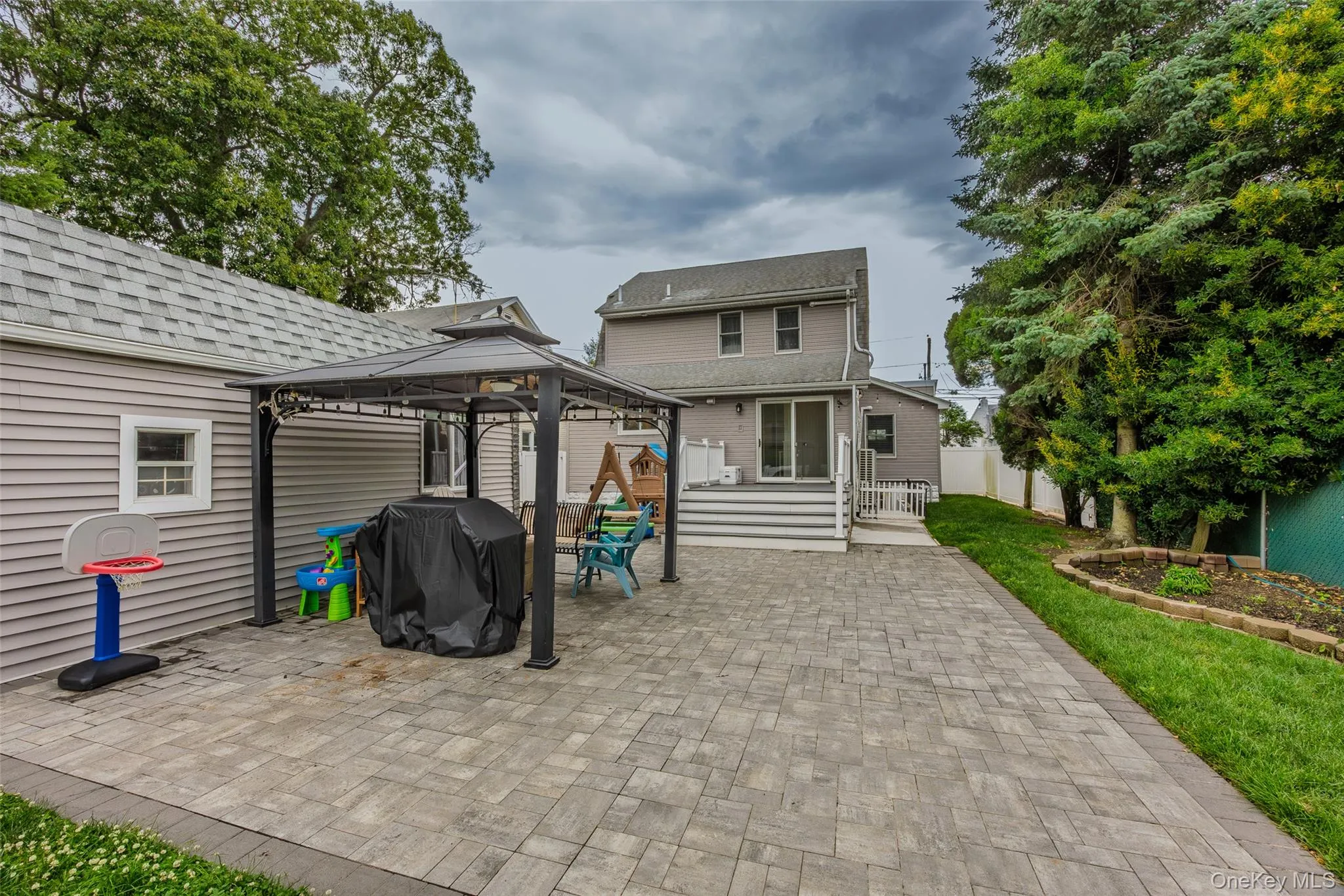 1996 Oakmere Drive, Hempstead, NY, 4 Bedrooms Bedrooms, 8 Rooms Rooms,3 BathroomsBathrooms,Residential,For Rent,Oakmere,0,1013747 1996 Oakmere Drive, Hempstead, NY, 4 Bedrooms Bedrooms, 8 Rooms Rooms,3 BathroomsBathrooms,Residential,For Rent,Oakmere,0,1013747