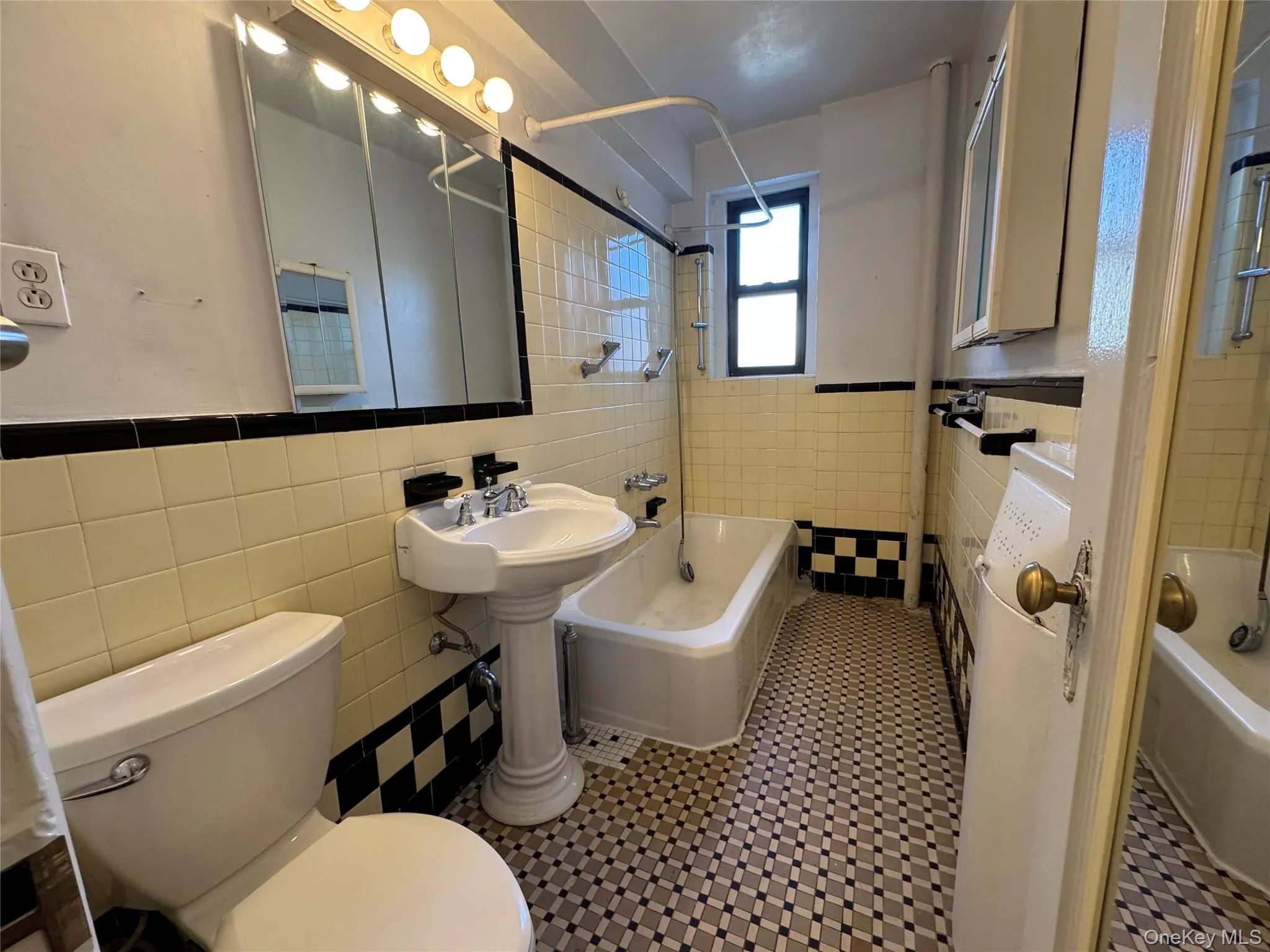 43-30 44th Street, New York, NY, 1 Bedroom Bedrooms, 3 Rooms Rooms,1 BathroomBathrooms,Residential,For Rent,44th Street,0,1013754 43-30 44th Street, New York, NY, 1 Bedroom Bedrooms, 3 Rooms Rooms,1 BathroomBathrooms,Residential,For Rent,44th Street,0,1013754