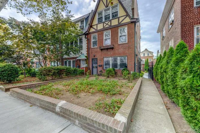 6842 Dartmouth Street, New York, NY, 1 Bedroom Bedrooms, 3 Rooms Rooms,1 BathroomBathrooms,Residential Lease,For Rent,Dartmouth,0,1013756 6842 Dartmouth Street, New York, NY, 1 Bedroom Bedrooms, 3 Rooms Rooms,1 BathroomBathrooms,Residential Lease,For Rent,Dartmouth,0,1013756