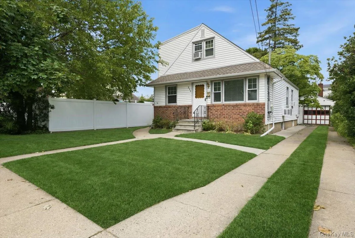 358 Langley Avenue, Hempstead, NY, 4 Bedrooms Bedrooms, 7 Rooms Rooms,2 BathroomsBathrooms,Residential,For Rent,Langley,0,1013757 358 Langley Avenue, Hempstead, NY, 4 Bedrooms Bedrooms, 7 Rooms Rooms,2 BathroomsBathrooms,Residential,For Rent,Langley,0,1013757