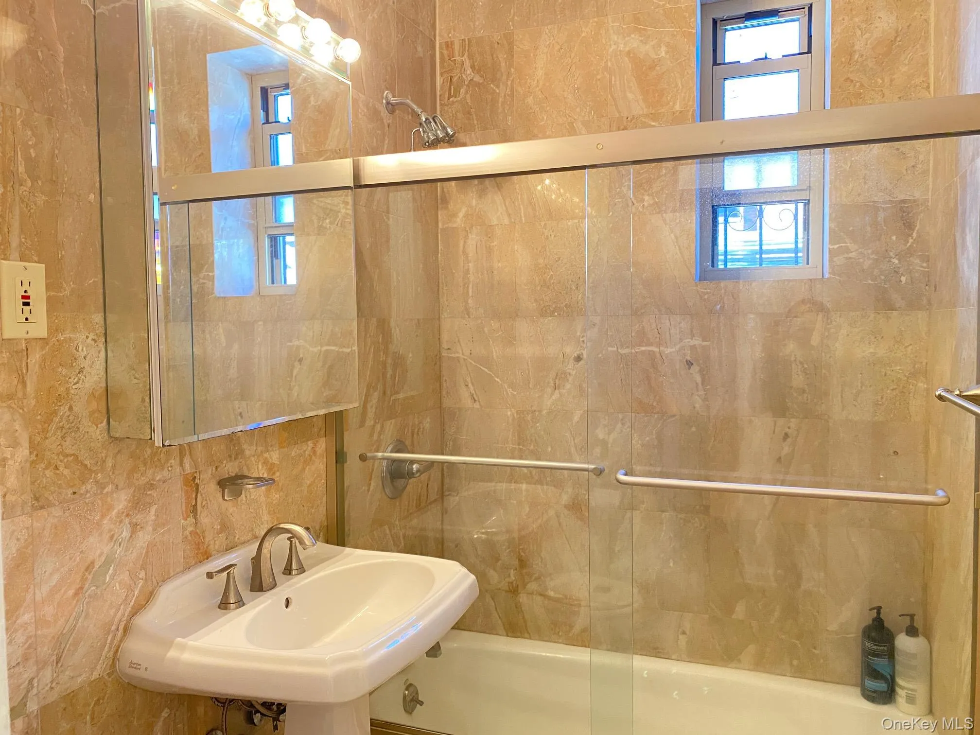 67-25 Clyde Street, New York, NY, 1 Bedroom Bedrooms, 3 Rooms Rooms,1 BathroomBathrooms,Residential,For Rent,Clyde,0,1013761 67-25 Clyde Street, New York, NY, 1 Bedroom Bedrooms, 3 Rooms Rooms,1 BathroomBathrooms,Residential,For Rent,Clyde,0,1013761