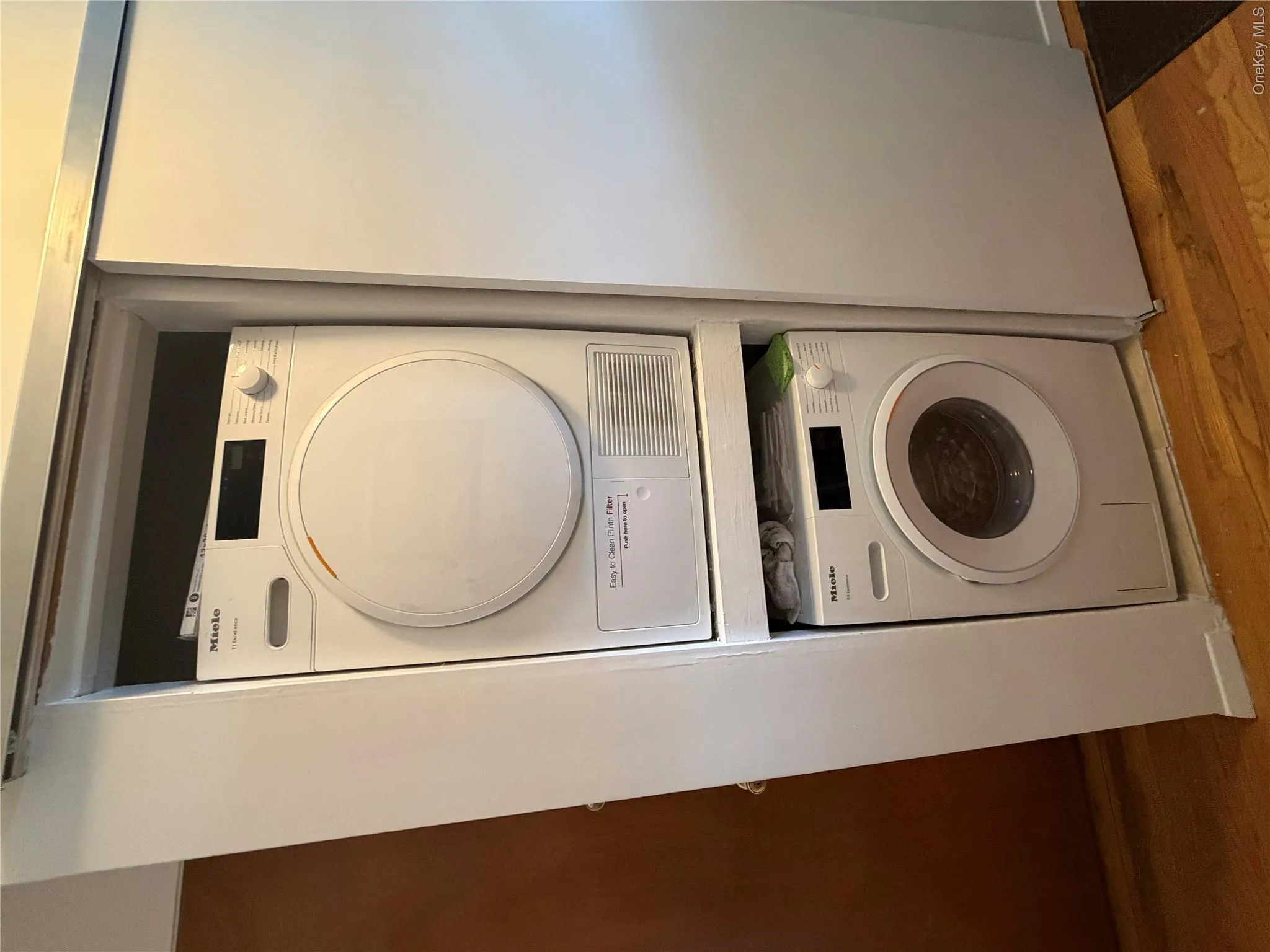 215 40th Avenue, New York, NY, 2 Bedrooms Bedrooms, 4 Rooms Rooms,1 BathroomBathrooms,Residential Lease,For Rent,40th,0,1013763 215 40th Avenue, New York, NY, 2 Bedrooms Bedrooms, 4 Rooms Rooms,1 BathroomBathrooms,Residential Lease,For Rent,40th,0,1013763