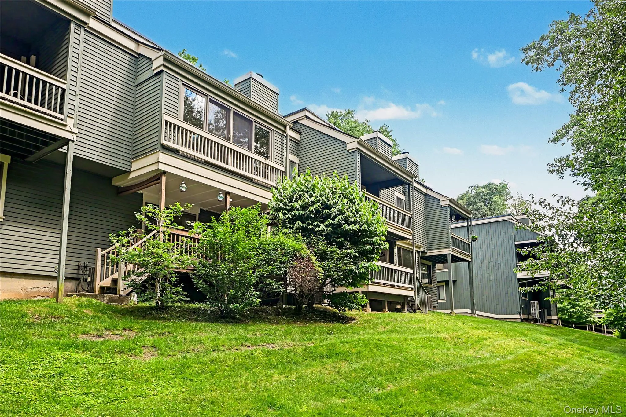 Wonderful lawn area accessed from lower deck. Wonderful lawn area accessed from lower deck.
