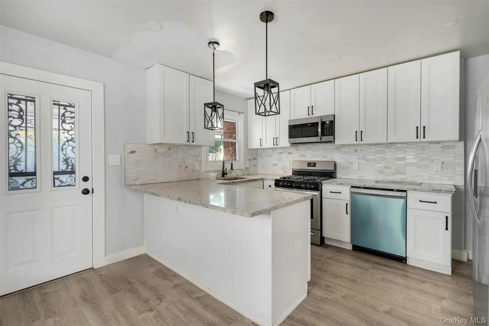 17816 Zoller Road, New York, NY, 3 Bedrooms Bedrooms, 7 Rooms Rooms,1 BathroomBathrooms,Residential,For Rent,Zoller,0,KEY1013783 17816 Zoller Road, New York, NY, 3 Bedrooms Bedrooms, 7 Rooms Rooms,1 BathroomBathrooms,Residential,For Rent,Zoller,0,KEY1013783