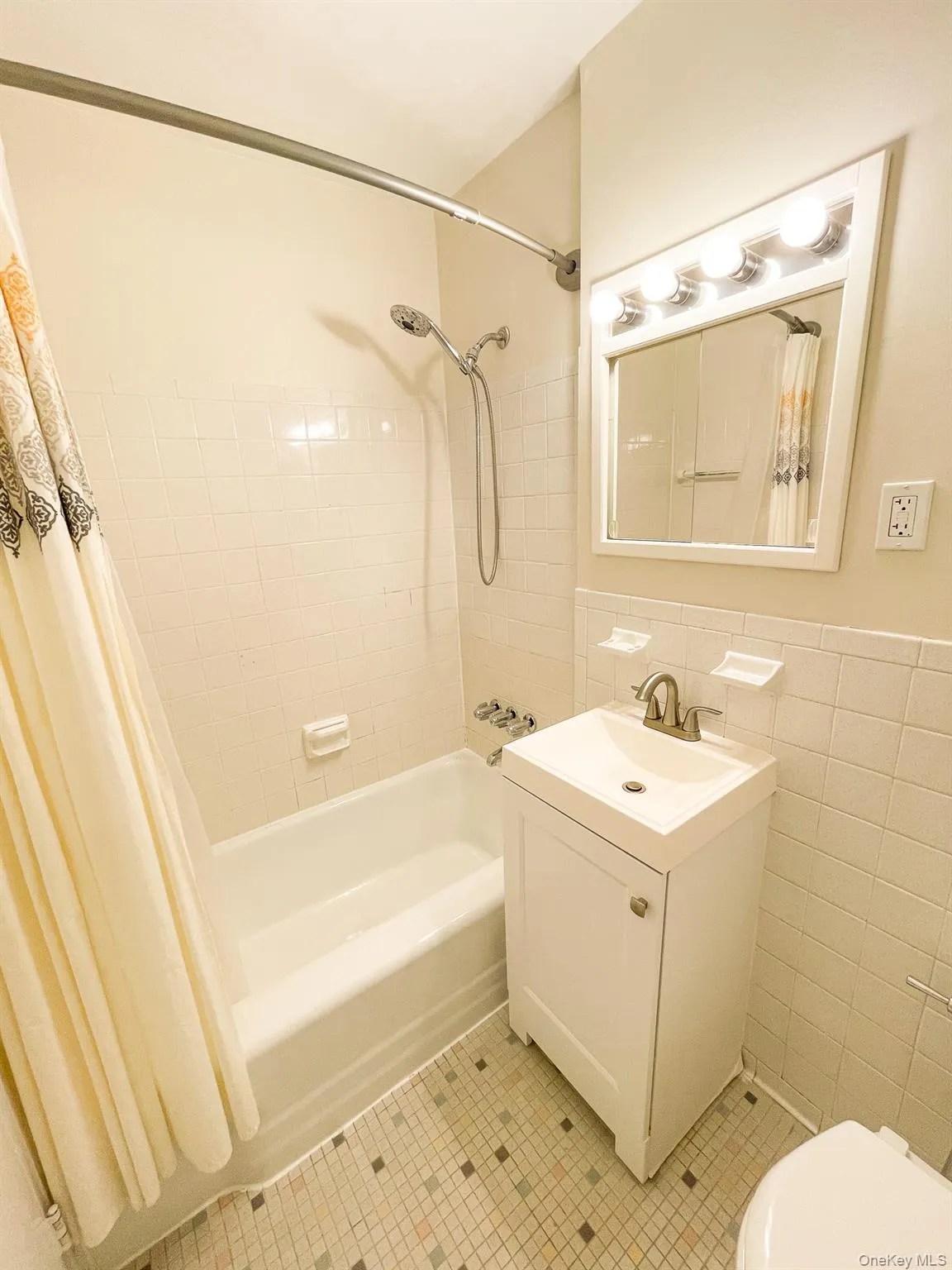 151-05 Cross Island Pathway, New York, NY, 1 Bedroom Bedrooms, 4 Rooms Rooms,1 BathroomBathrooms,Residential,For Rent,Cross Island,0,KEY1013784 151-05 Cross Island Pathway, New York, NY, 1 Bedroom Bedrooms, 4 Rooms Rooms,1 BathroomBathrooms,Residential,For Rent,Cross Island,0,KEY1013784