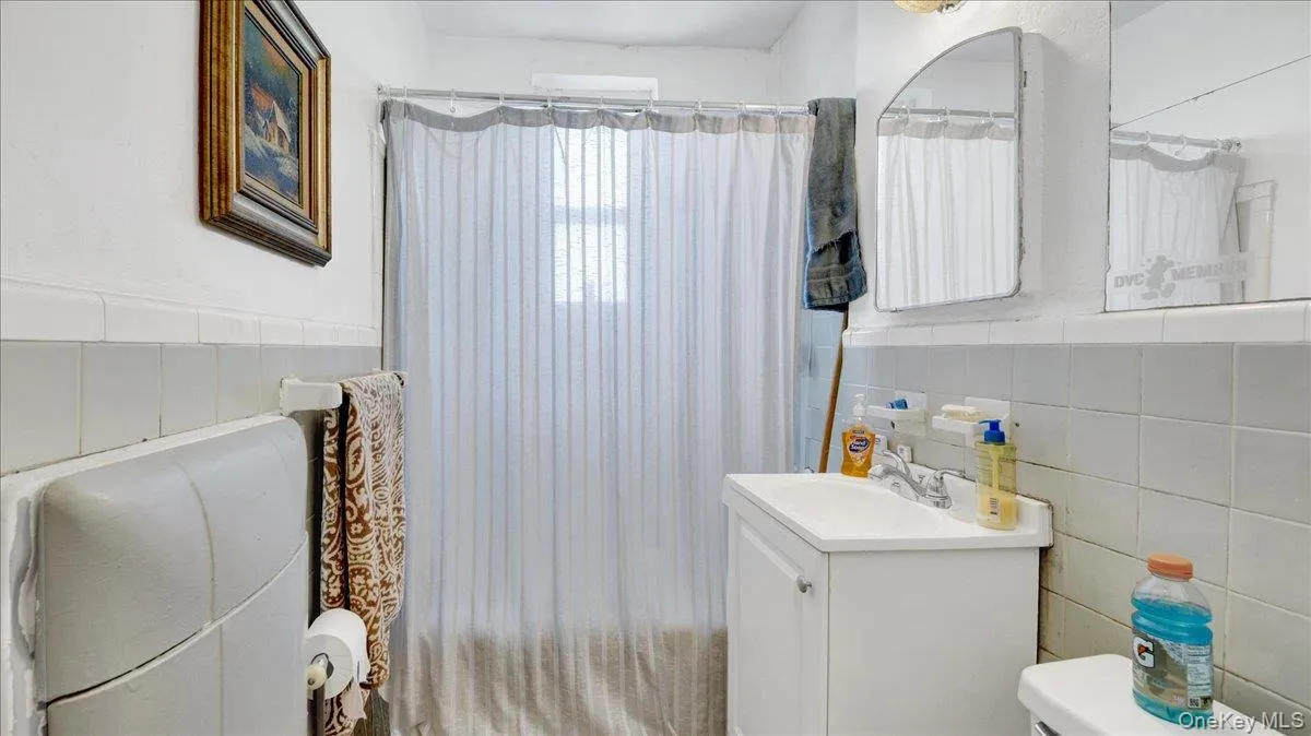 5644 Netherland Avenue, New York, NY, 1 Bedroom Bedrooms, 3 Rooms Rooms,1 BathroomBathrooms,Residential,For Rent,Netherland,0,1013785 5644 Netherland Avenue, New York, NY, 1 Bedroom Bedrooms, 3 Rooms Rooms,1 BathroomBathrooms,Residential,For Rent,Netherland,0,1013785