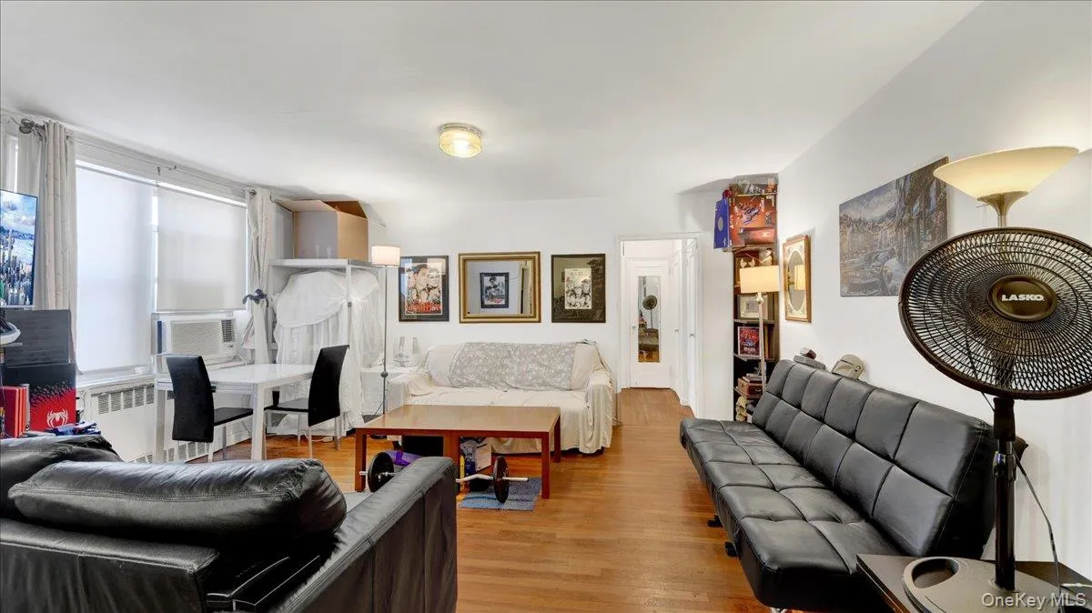 5644 Netherland Avenue, New York, NY, 1 Bedroom Bedrooms, 3 Rooms Rooms,1 BathroomBathrooms,Residential,For Rent,Netherland,0,1013785 5644 Netherland Avenue, New York, NY, 1 Bedroom Bedrooms, 3 Rooms Rooms,1 BathroomBathrooms,Residential,For Rent,Netherland,0,1013785