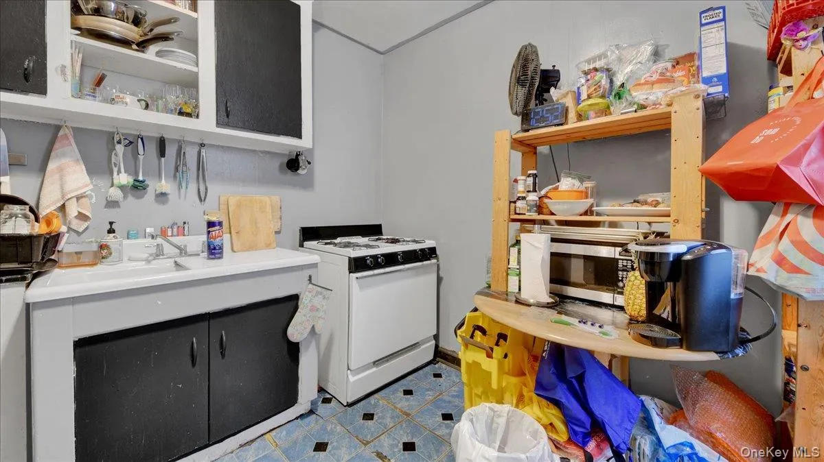 5644 Netherland Avenue, New York, NY, 1 Bedroom Bedrooms, 3 Rooms Rooms,1 BathroomBathrooms,Residential,For Rent,Netherland,0,1013785 5644 Netherland Avenue, New York, NY, 1 Bedroom Bedrooms, 3 Rooms Rooms,1 BathroomBathrooms,Residential,For Rent,Netherland,0,1013785