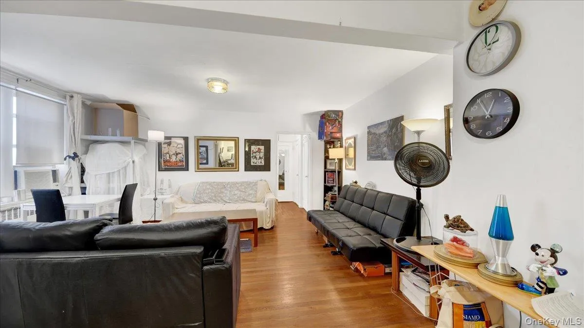 5644 Netherland Avenue, New York, NY, 1 Bedroom Bedrooms, 3 Rooms Rooms,1 BathroomBathrooms,Residential,For Rent,Netherland,0,1013785 5644 Netherland Avenue, New York, NY, 1 Bedroom Bedrooms, 3 Rooms Rooms,1 BathroomBathrooms,Residential,For Rent,Netherland,0,1013785
