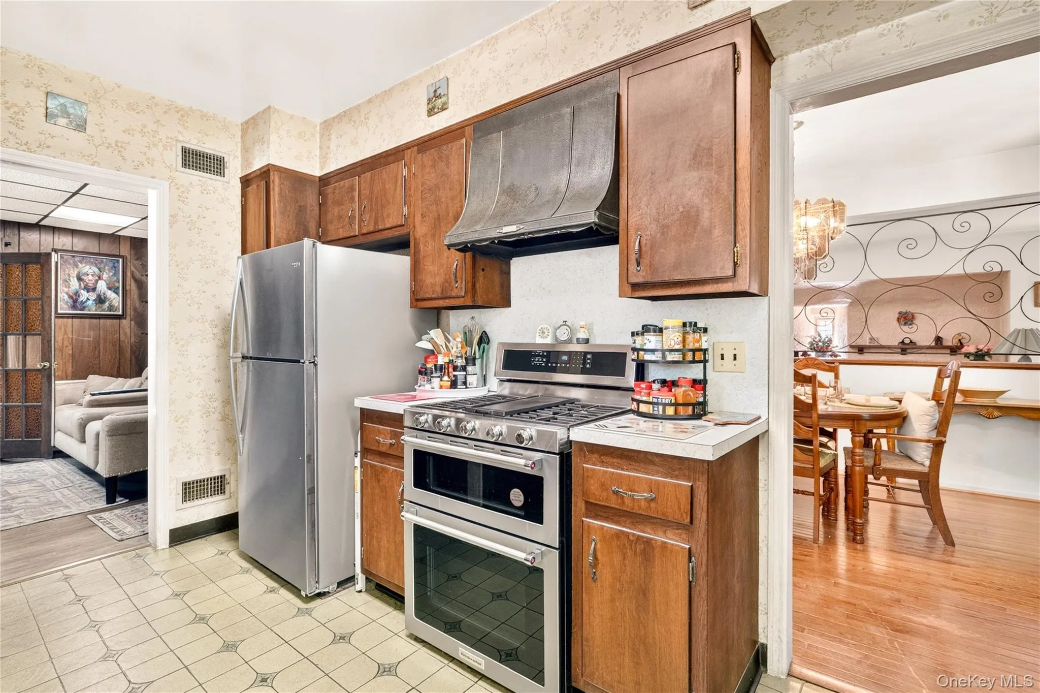 41 Green Place, New Rochelle, NY, 3 Bedrooms Bedrooms, 7 Rooms Rooms,2 BathroomsBathrooms,Residential,For Rent,Green,0,1013788 41 Green Place, New Rochelle, NY, 3 Bedrooms Bedrooms, 7 Rooms Rooms,2 BathroomsBathrooms,Residential,For Rent,Green,0,1013788