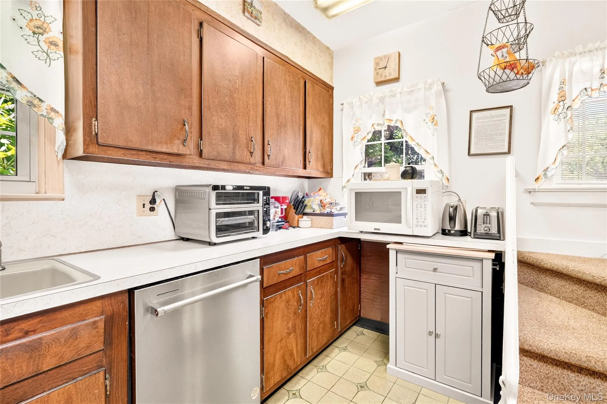 41 Green Place, New Rochelle, NY, 3 Bedrooms Bedrooms, 7 Rooms Rooms,2 BathroomsBathrooms,Residential,For Rent,Green,0,1013788 41 Green Place, New Rochelle, NY, 3 Bedrooms Bedrooms, 7 Rooms Rooms,2 BathroomsBathrooms,Residential,For Rent,Green,0,1013788