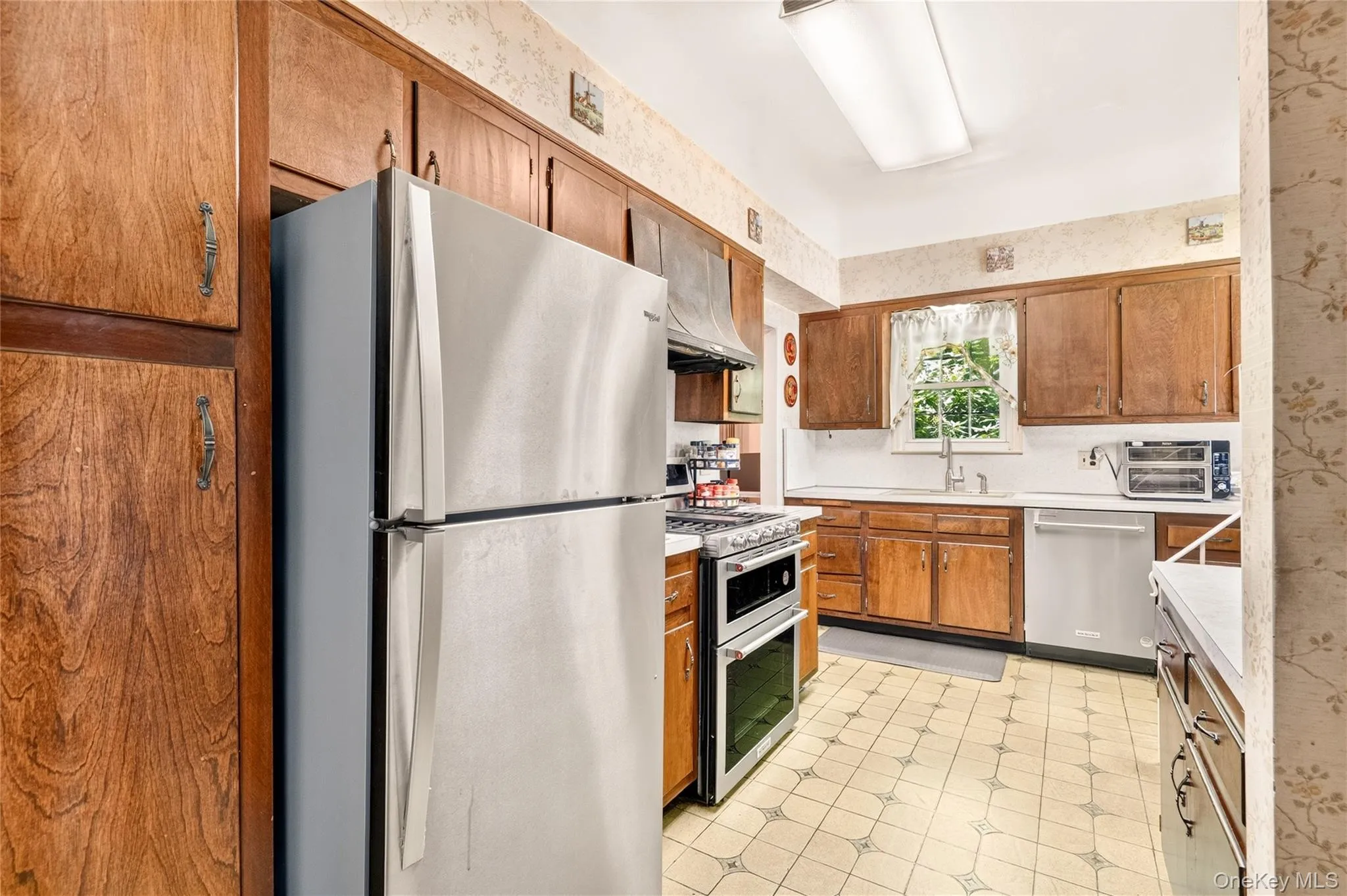 41 Green Place, New Rochelle, NY, 3 Bedrooms Bedrooms, 7 Rooms Rooms,2 BathroomsBathrooms,Residential,For Rent,Green,0,1013788 41 Green Place, New Rochelle, NY, 3 Bedrooms Bedrooms, 7 Rooms Rooms,2 BathroomsBathrooms,Residential,For Rent,Green,0,1013788