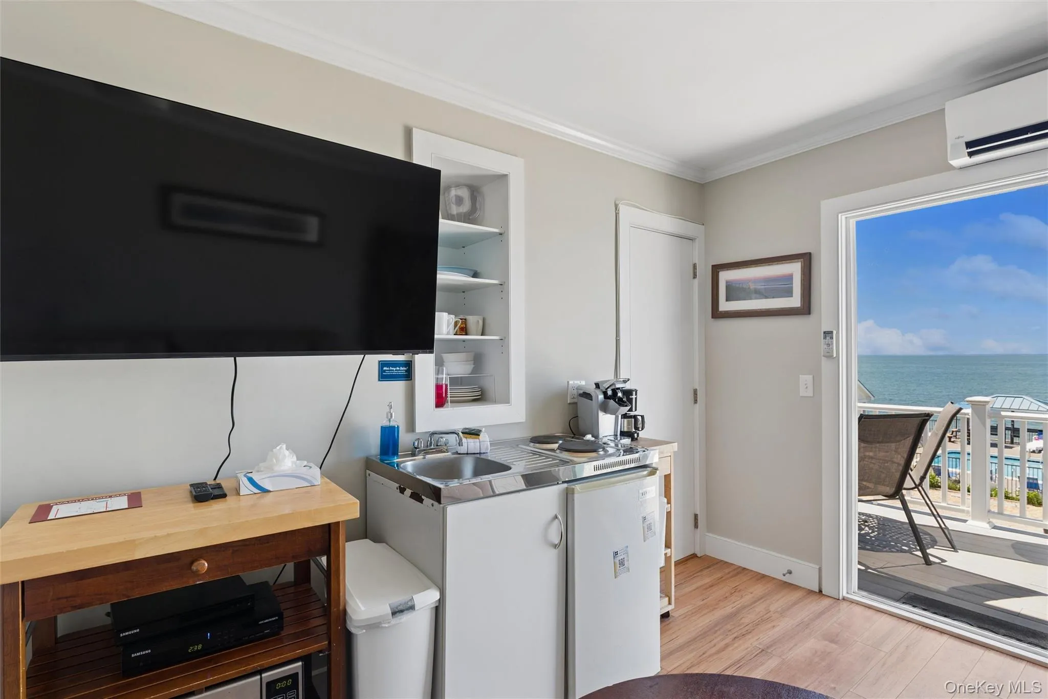 6 Soundview Drive, East Hampton, NY, 1 Bedroom Bedrooms, 2 Rooms Rooms,1 BathroomBathrooms,Residential,For Rent,Soundview,0,KEY1013790 6 Soundview Drive, East Hampton, NY, 1 Bedroom Bedrooms, 2 Rooms Rooms,1 BathroomBathrooms,Residential,For Rent,Soundview,0,KEY1013790