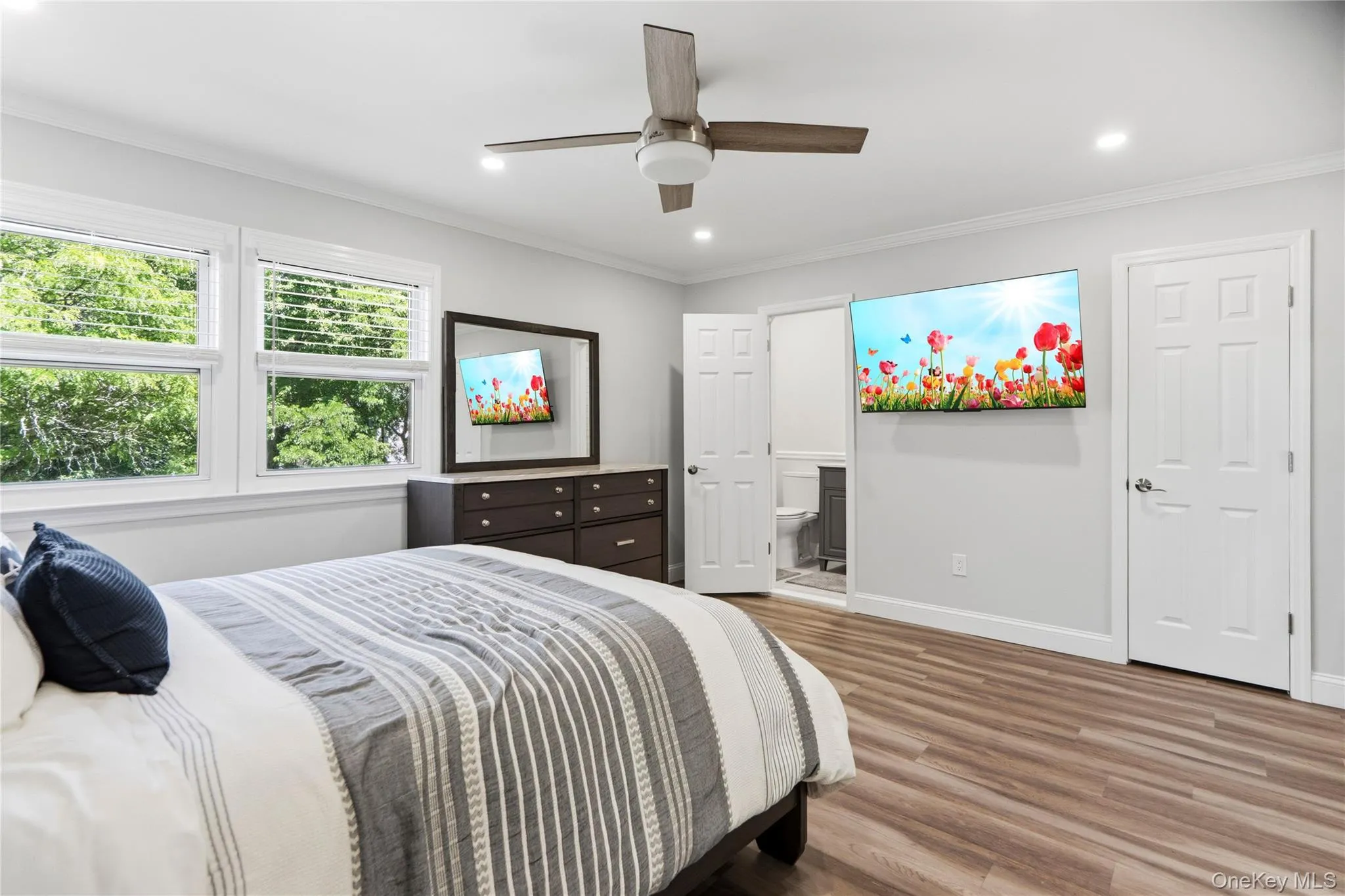 Spacious primary bedroom Spacious primary bedroom