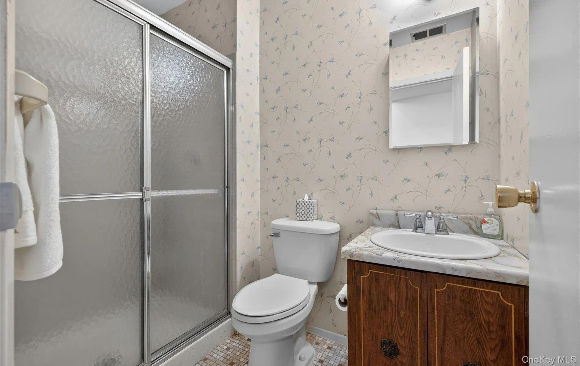 Shower enclosure with textured glass panels and a chrome frame Shower enclosure with textured glass panels and a chrome frame