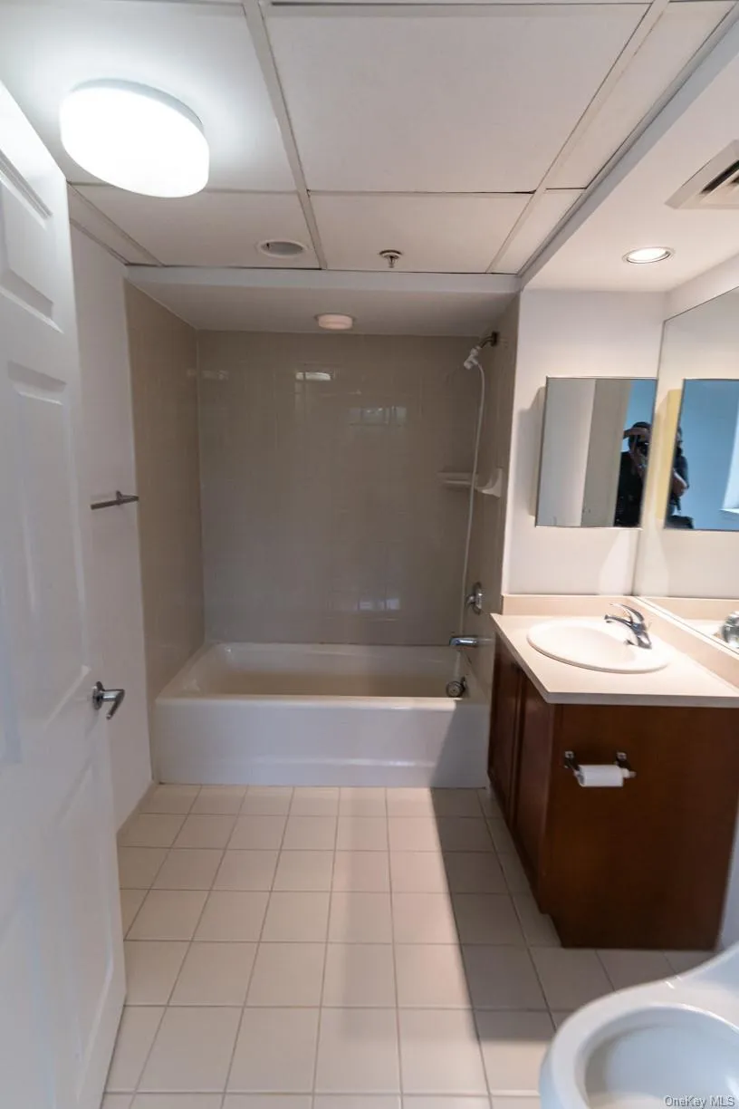 100 Harbor View Drive, North Hempstead, NY, 2 Bedrooms Bedrooms, 5 Rooms Rooms,2 BathroomsBathrooms,Residential,For Rent,Harbor View,0,1013804 100 Harbor View Drive, North Hempstead, NY, 2 Bedrooms Bedrooms, 5 Rooms Rooms,2 BathroomsBathrooms,Residential,For Rent,Harbor View,0,1013804