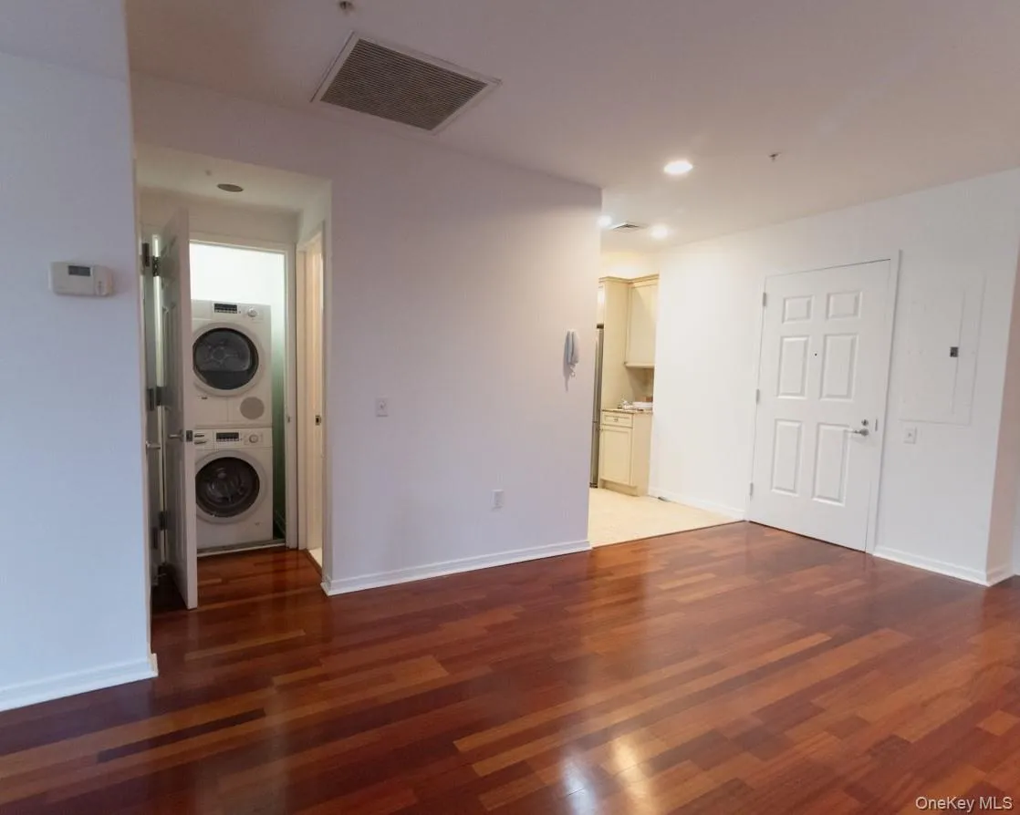 100 Harbor View Drive, North Hempstead, NY, 2 Bedrooms Bedrooms, 5 Rooms Rooms,2 BathroomsBathrooms,Residential,For Rent,Harbor View,0,1013804 100 Harbor View Drive, North Hempstead, NY, 2 Bedrooms Bedrooms, 5 Rooms Rooms,2 BathroomsBathrooms,Residential,For Rent,Harbor View,0,1013804