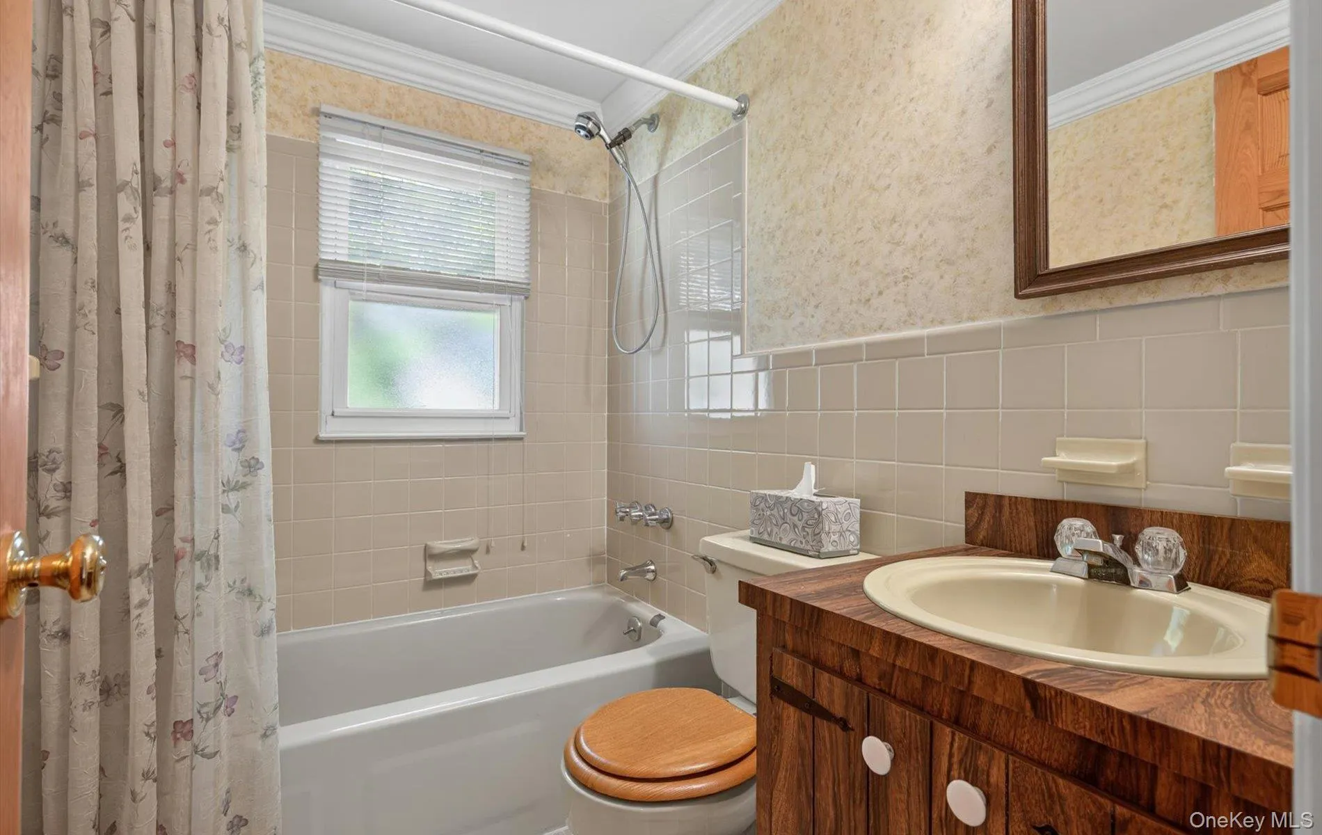 88 Philadelphia Avenue, Oyster Bay, NY, 4 Bedrooms Bedrooms, 6 Rooms Rooms,2 BathroomsBathrooms,Residential,For Rent,Philadelphia,0,1013806 88 Philadelphia Avenue, Oyster Bay, NY, 4 Bedrooms Bedrooms, 6 Rooms Rooms,2 BathroomsBathrooms,Residential,For Rent,Philadelphia,0,1013806