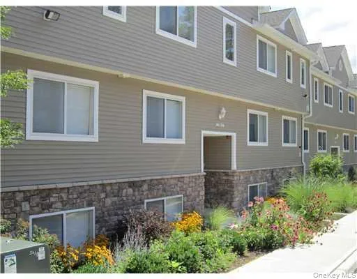 Exterior front has convenient parking near front door Exterior front has convenient parking near front door