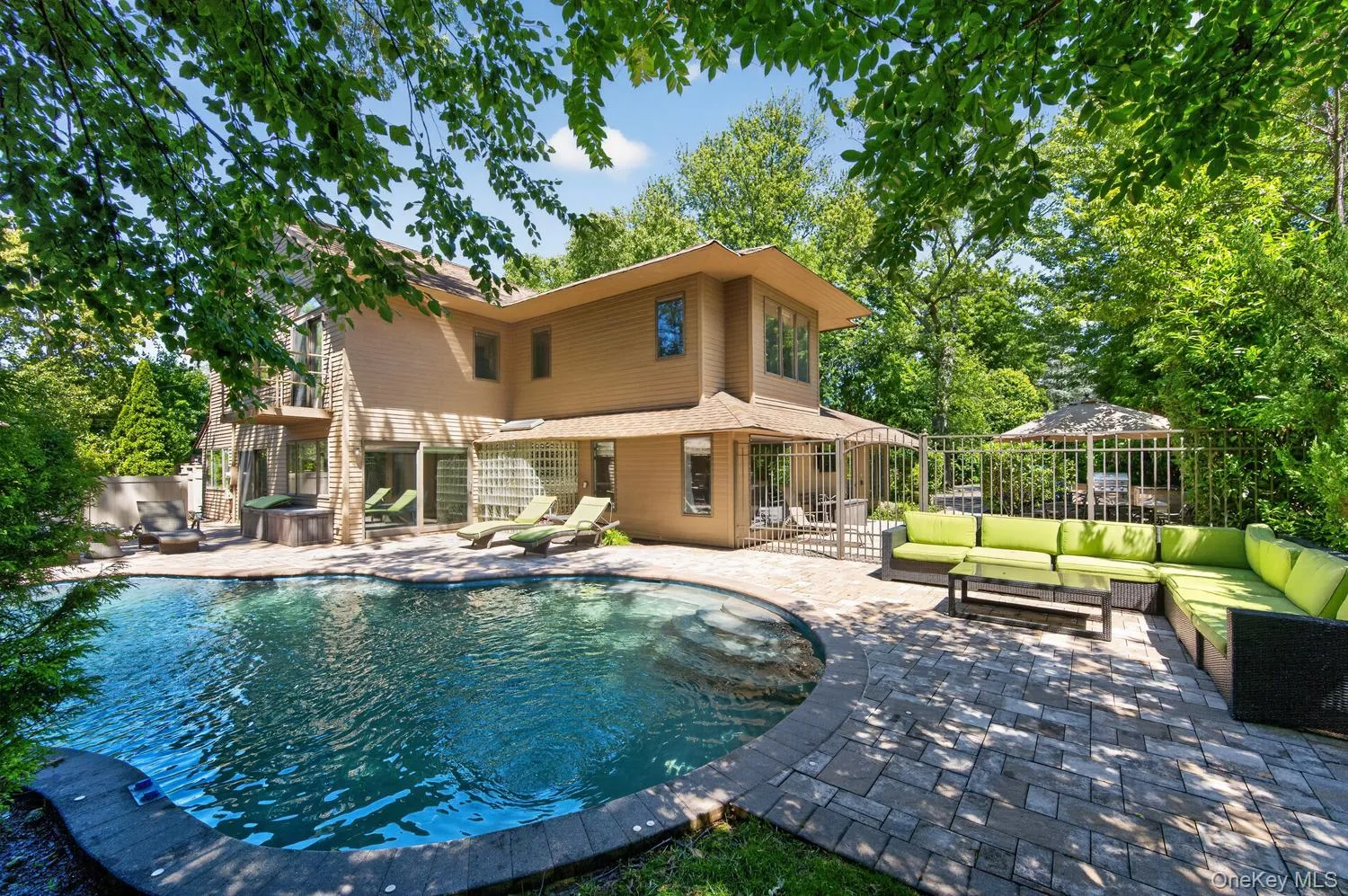 12 Locust Lane, North Hempstead, NY, 5 Bedrooms Bedrooms, 10 Rooms Rooms,3 BathroomsBathrooms,Residential,For Rent,Locust,0,KEY1013813 12 Locust Lane, North Hempstead, NY, 5 Bedrooms Bedrooms, 10 Rooms Rooms,3 BathroomsBathrooms,Residential,For Rent,Locust,0,KEY1013813
