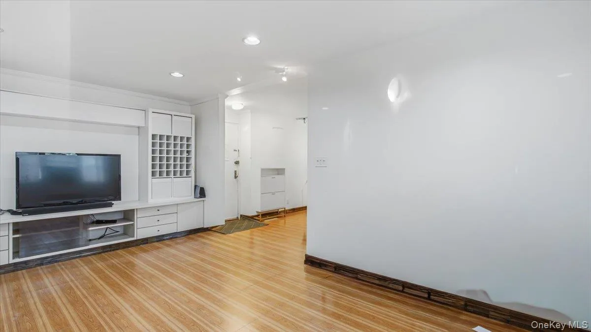 31-65 138th Street, New York, NY, 1 Bedroom Bedrooms, 3 Rooms Rooms,1 BathroomBathrooms,Residential,For Rent,138th,0,1013814 31-65 138th Street, New York, NY, 1 Bedroom Bedrooms, 3 Rooms Rooms,1 BathroomBathrooms,Residential,For Rent,138th,0,1013814