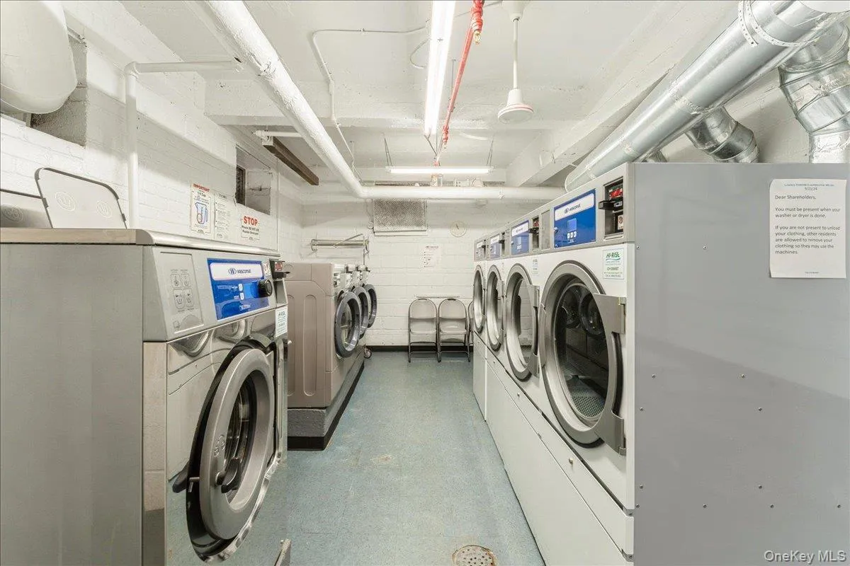 31-65 138th Street, New York, NY, 1 Bedroom Bedrooms, 3 Rooms Rooms,1 BathroomBathrooms,Residential,For Rent,138th,0,1013814 31-65 138th Street, New York, NY, 1 Bedroom Bedrooms, 3 Rooms Rooms,1 BathroomBathrooms,Residential,For Rent,138th,0,1013814