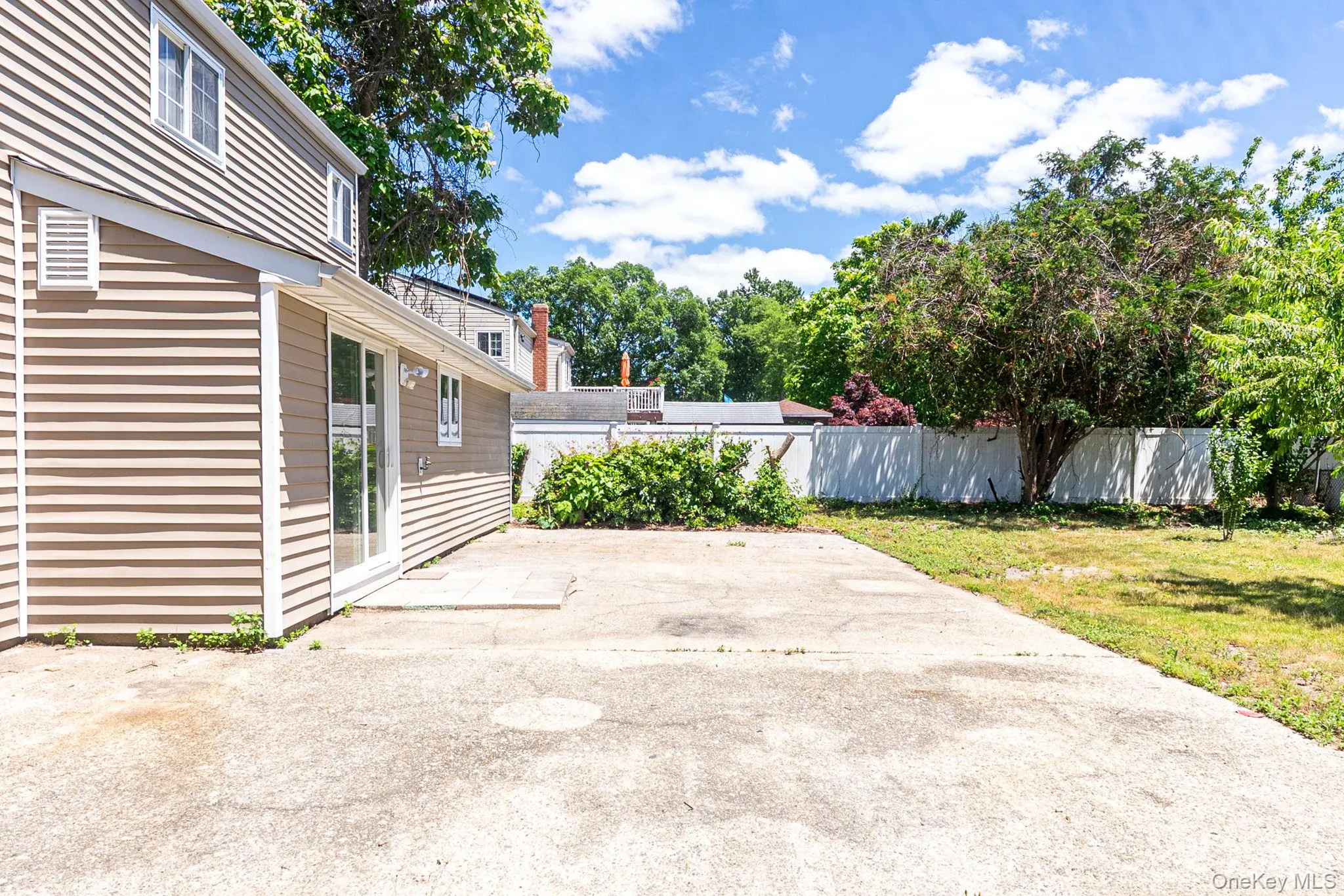 18 Lark Drive, Brookhaven, NY, 4 Bedrooms Bedrooms, 9 Rooms Rooms,2 BathroomsBathrooms,Residential,For Rent,Lark,0,1013822 18 Lark Drive, Brookhaven, NY, 4 Bedrooms Bedrooms, 9 Rooms Rooms,2 BathroomsBathrooms,Residential,For Rent,Lark,0,1013822