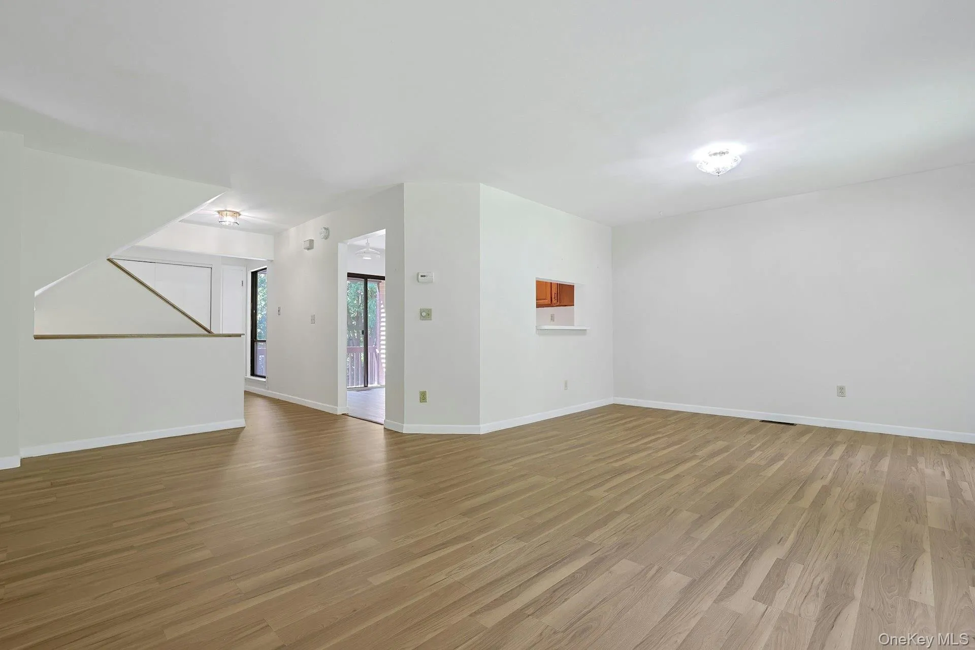 The light fixture is well placed for the dining room table that you will bring! The light fixture is well placed for the dining room table that you will bring!