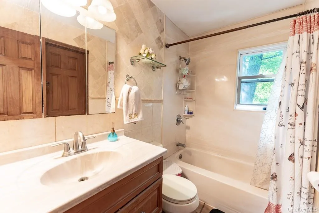 14 Englewood Terrace, Carmel, NY, 4 Bedrooms Bedrooms, 9 Rooms Rooms,2 BathroomsBathrooms,Residential,For Rent,Englewood,0,1013835 14 Englewood Terrace, Carmel, NY, 4 Bedrooms Bedrooms, 9 Rooms Rooms,2 BathroomsBathrooms,Residential,For Rent,Englewood,0,1013835