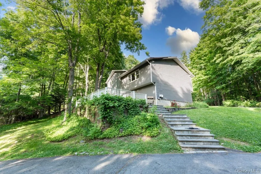 14 Englewood Terrace, Carmel, NY, 4 Bedrooms Bedrooms, 9 Rooms Rooms,2 BathroomsBathrooms,Residential,For Rent,Englewood,0,1013835 14 Englewood Terrace, Carmel, NY, 4 Bedrooms Bedrooms, 9 Rooms Rooms,2 BathroomsBathrooms,Residential,For Rent,Englewood,0,1013835