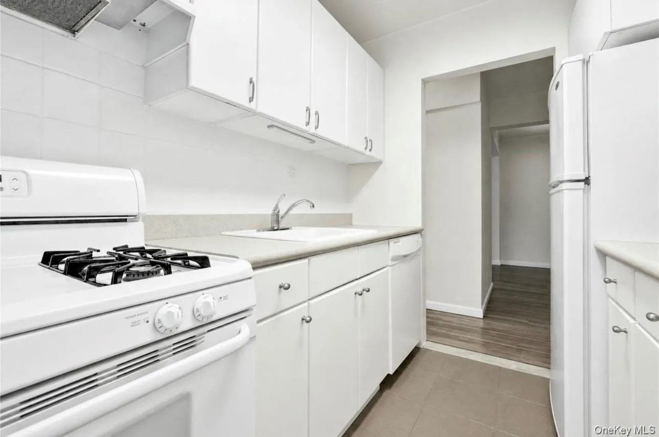 28-02 141st Street, New York, NY, 2 Bedrooms Bedrooms, 5 Rooms Rooms,1 BathroomBathrooms,Residential,For Rent,141st,0,1013844 28-02 141st Street, New York, NY, 2 Bedrooms Bedrooms, 5 Rooms Rooms,1 BathroomBathrooms,Residential,For Rent,141st,0,1013844