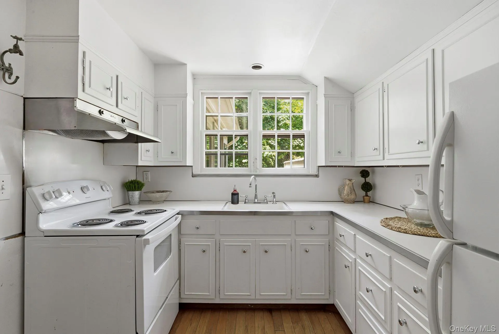 1680 Sea Road, Southampton, NY, 3 Bedrooms Bedrooms, 10 Rooms Rooms,2 BathroomsBathrooms,Residential,For Rent,Sea,0,KEY1013845 1680 Sea Road, Southampton, NY, 3 Bedrooms Bedrooms, 10 Rooms Rooms,2 BathroomsBathrooms,Residential,For Rent,Sea,0,KEY1013845