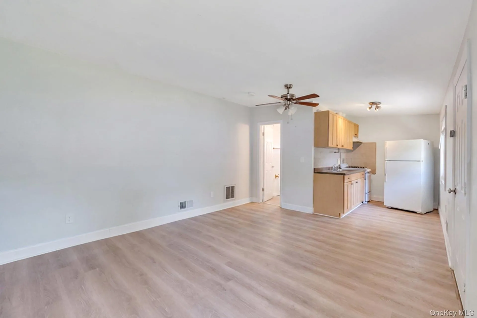22 Wagon Lane, Brookhaven, NY, 3 Bedrooms Bedrooms, 7 Rooms Rooms,3 BathroomsBathrooms,Residential,For Rent,Wagon,0,1013847 22 Wagon Lane, Brookhaven, NY, 3 Bedrooms Bedrooms, 7 Rooms Rooms,3 BathroomsBathrooms,Residential,For Rent,Wagon,0,1013847