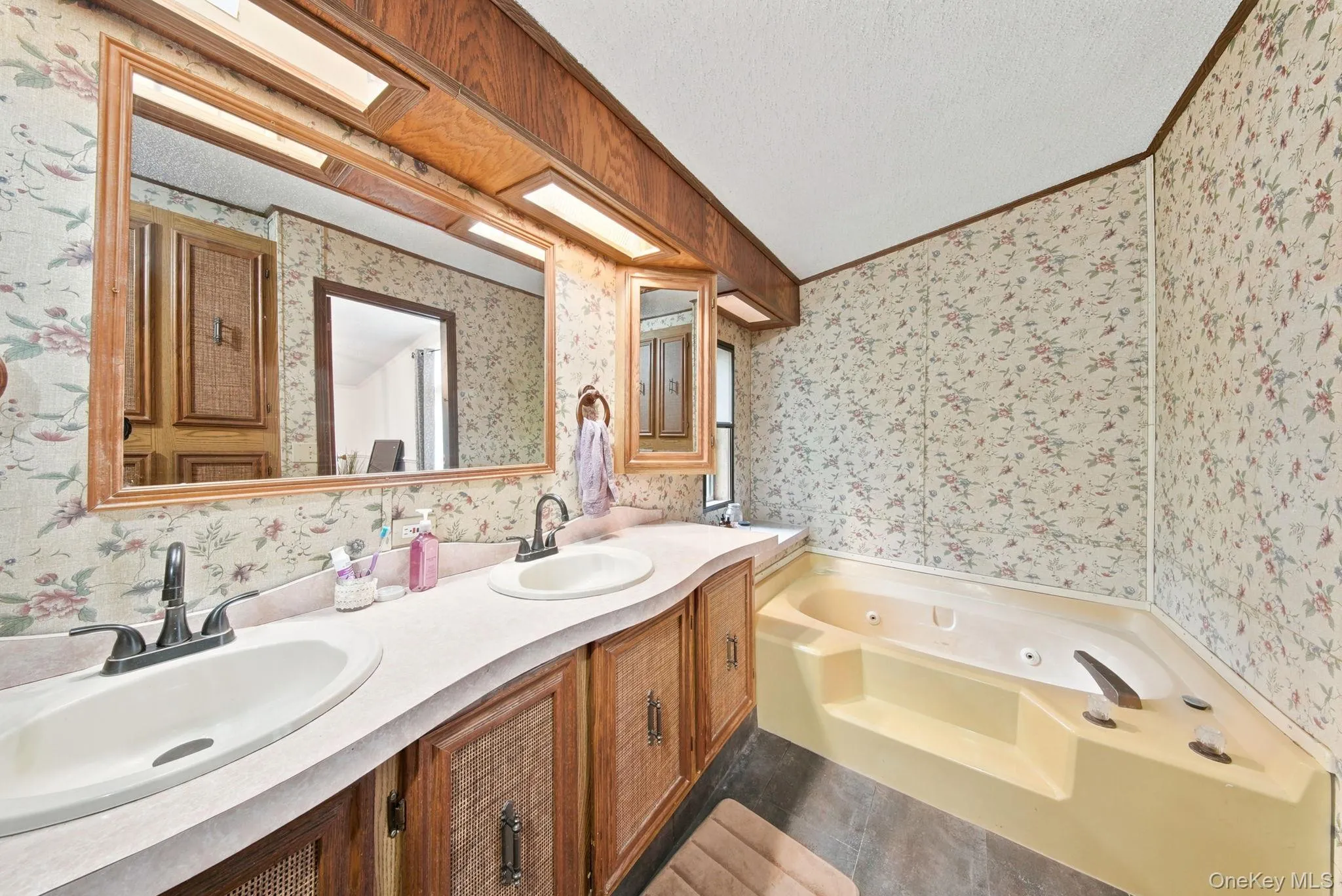 Large Bathroom Large Bathroom