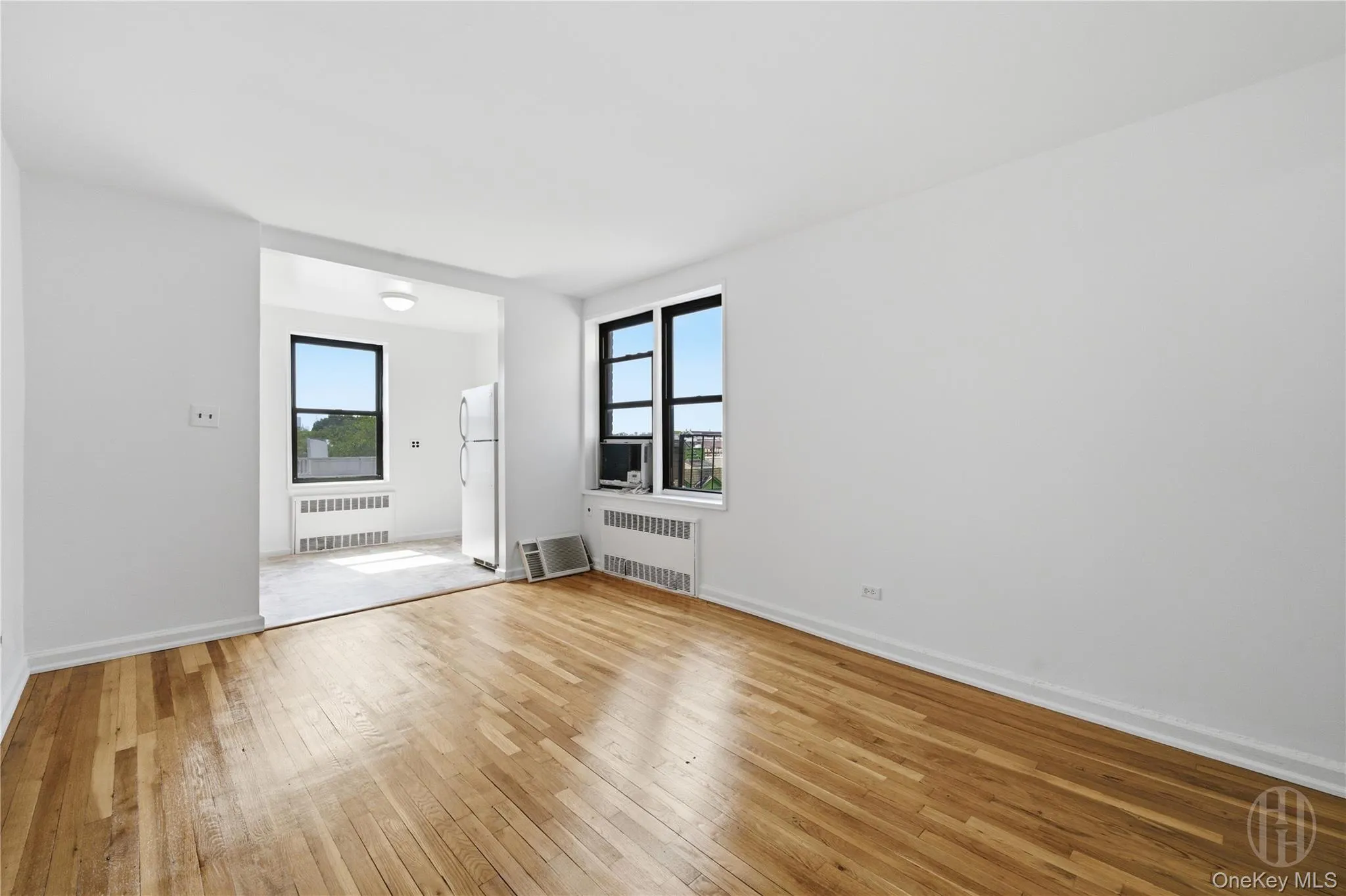 3727 86, New York, NY, 2 Rooms Rooms,1 BathroomBathrooms,Residential,For Rent,86,0,1013862 3727 86, New York, NY, 2 Rooms Rooms,1 BathroomBathrooms,Residential,For Rent,86,0,1013862