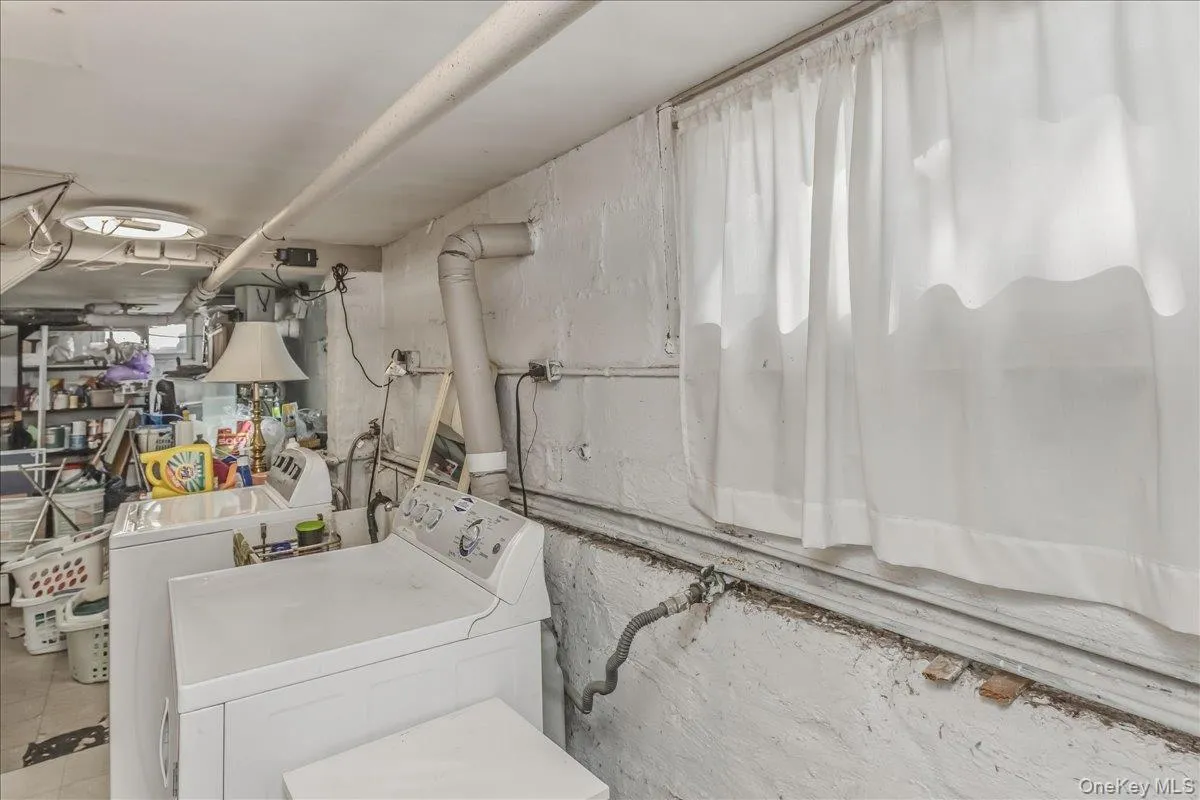 40-29 217th Street, New York, NY, 3 Bedrooms Bedrooms, 9 Rooms Rooms,1 BathroomBathrooms,Residential,For Rent,217th,0,1013865 40-29 217th Street, New York, NY, 3 Bedrooms Bedrooms, 9 Rooms Rooms,1 BathroomBathrooms,Residential,For Rent,217th,0,1013865